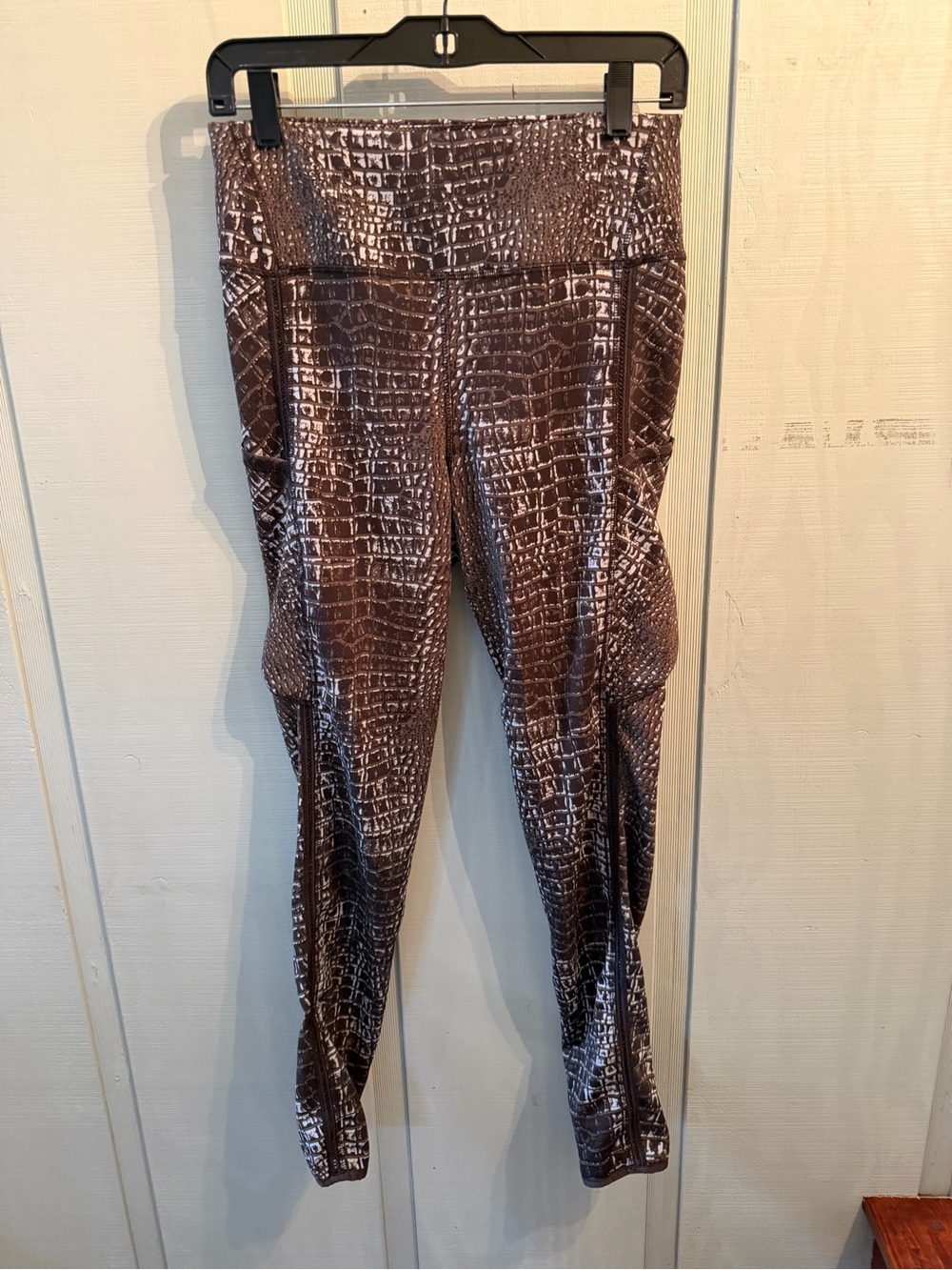 Rquestrian High-Rise Croc-Print Leggings in Brown